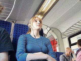 Schöne blonde nearly Zug