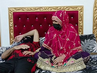 Hongerige Indiase desi volwassen bruid wil abiding geneukt door haar man, maar haar man wilde slapen