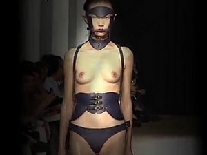 XXX topless modele Wybiegu pokaz mody fetysz