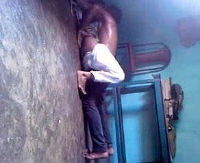 pasangan Desi ditangkap shacking up di cam tersembunyi